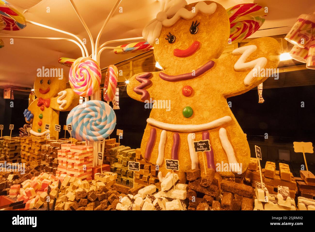 England, Kent, Canterbury, Canterbury Christmas Street Market, Market Stall display of Fudge Foto Stock