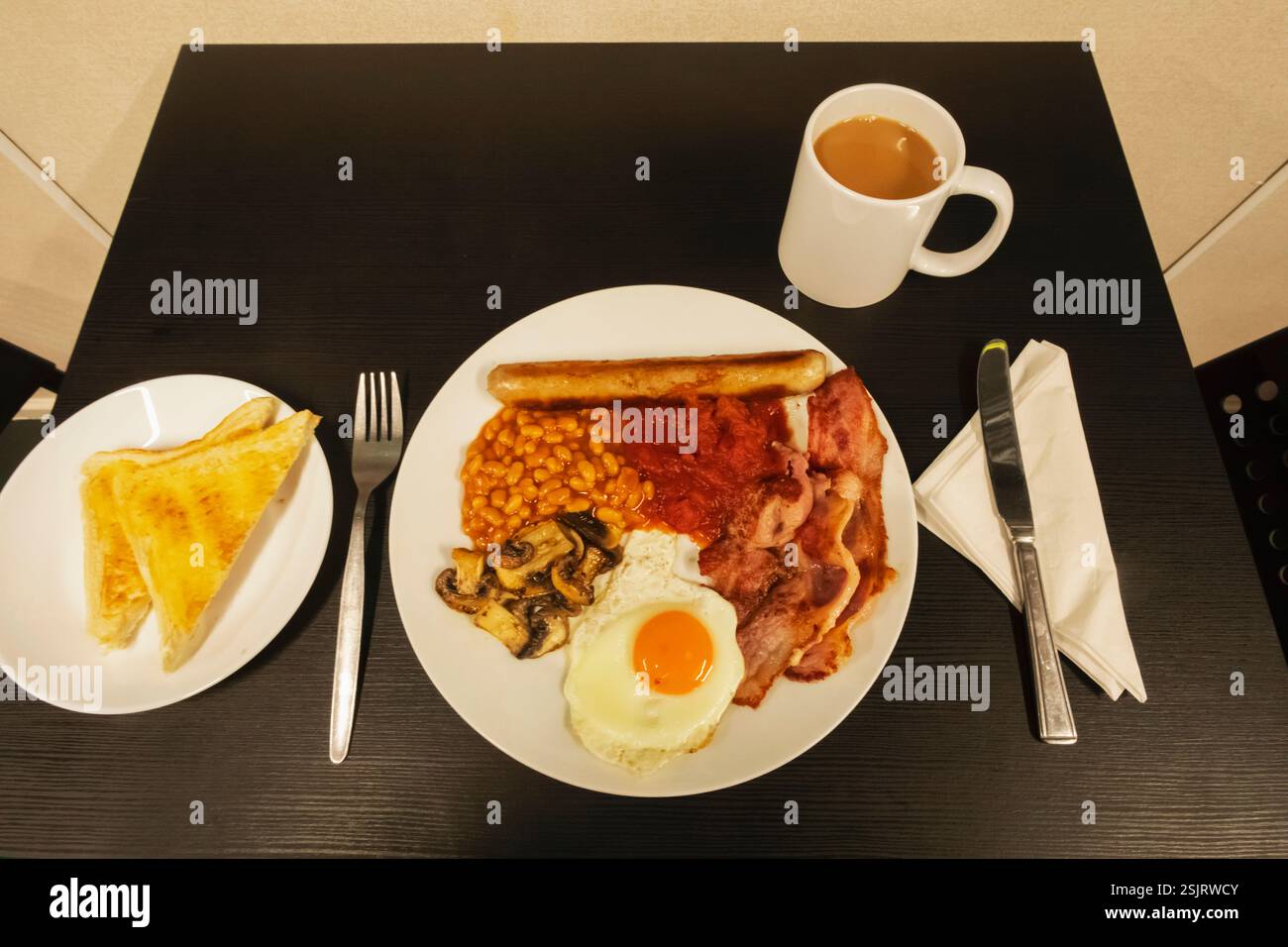 Inghilterra, Kent, Aylesham, Krusties Cafe, colazione inglese tradizionale Foto Stock
