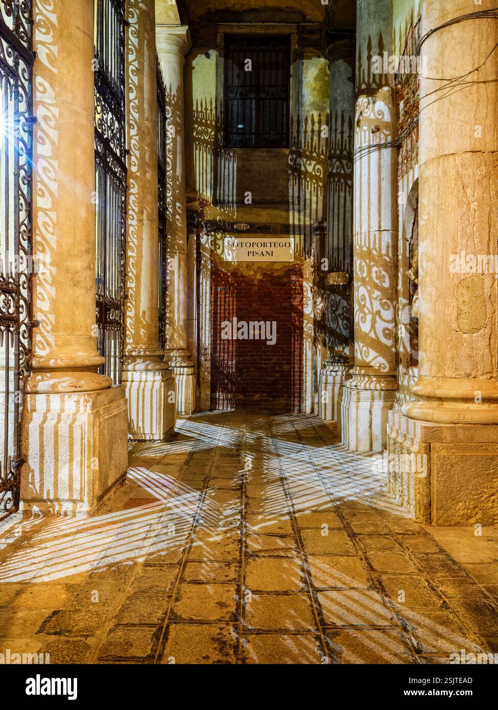 Fuori e intorno a San Marco al crepuscolo, Venezia, Italia Foto Stock