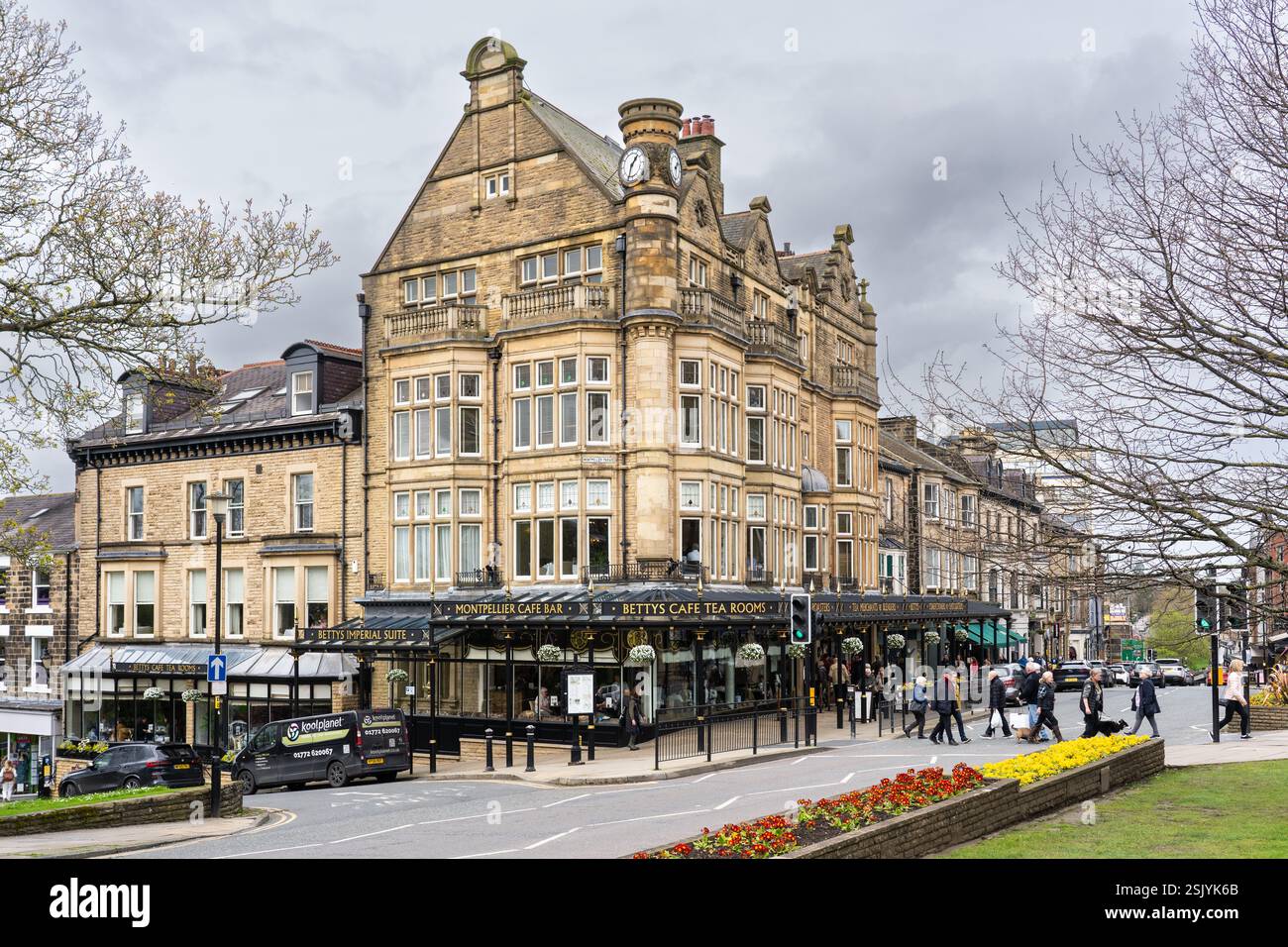 Bettys Café Tea Rooms in Parliament Street ad Harrogate, Yorkshire - sala da tè tradizionale che offre tè pomeridiani formali o cene informali. REGNO UNITO Foto Stock