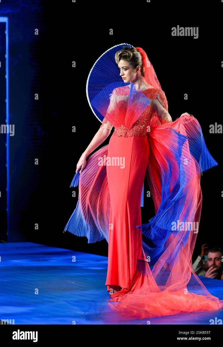 Model Walk la passerella alla New York Fashion Week autunno 2025, che si tiene a New York dal 6 all'11 febbraio. Foto Stock