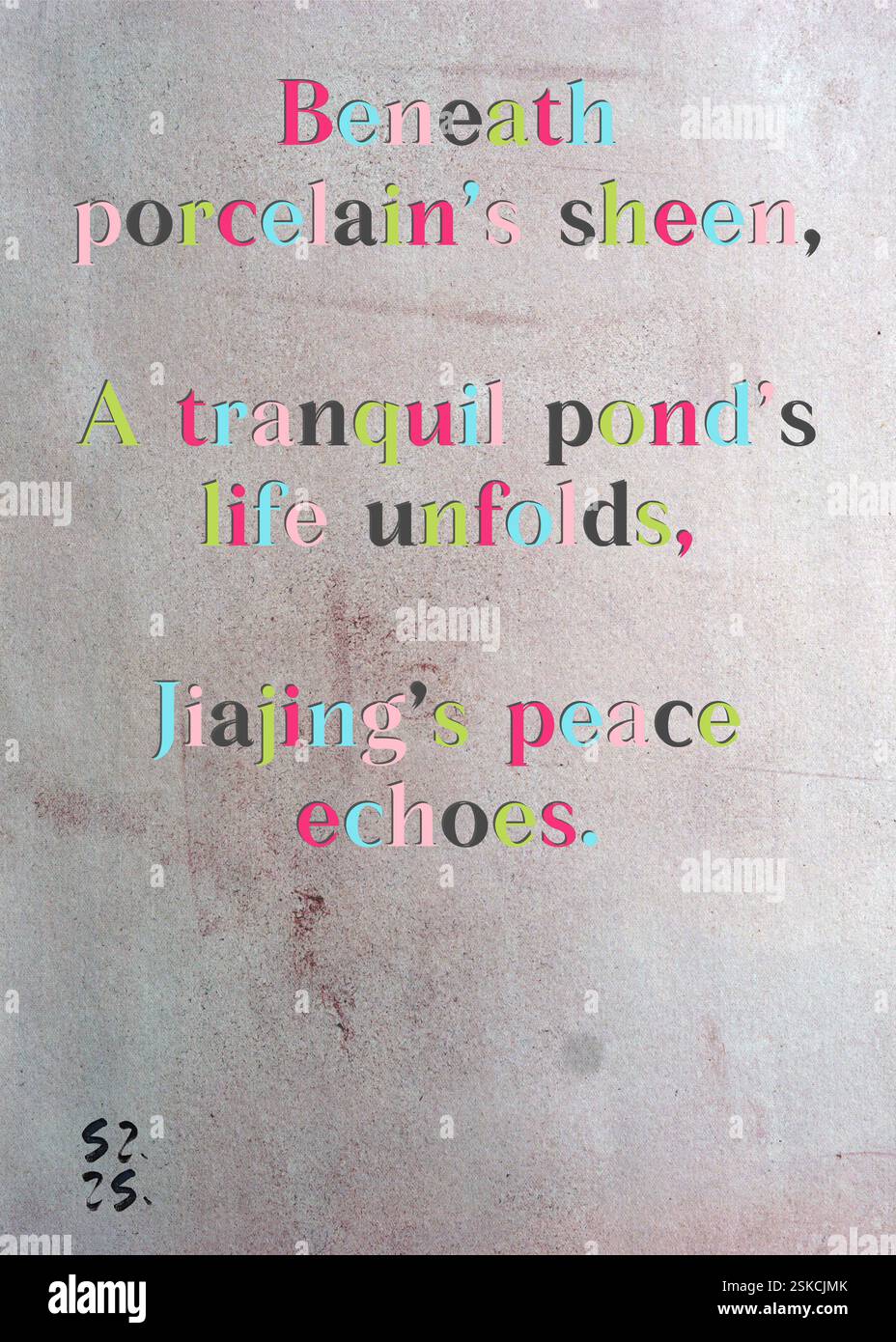 Sotto la lucentezza della porcellana, si sviluppa la vita di uno stagno tranquillo, la pace di Jiajing riecheggia. Brighton Sterling's Silver Writers' Guild. Arte di Zsuzsa Szikra. Poetry Art Print, Triplumes è una forma poetica unica ispirata al tradizionale haiku, composta da tre righe che catturano momenti di chiarezza, emozione e approfondimento. Nella nostra collezione abbracciamo la libertà del linguaggio, dove la fusione delle parole e la rimozione dei trattini è più di una scelta stilistica: È un modo per trasmettere unità e vicinanza tra le idee, creando un'espressione fluida e compatta che risuona con i ritmi della vita moderna. Foto Stock