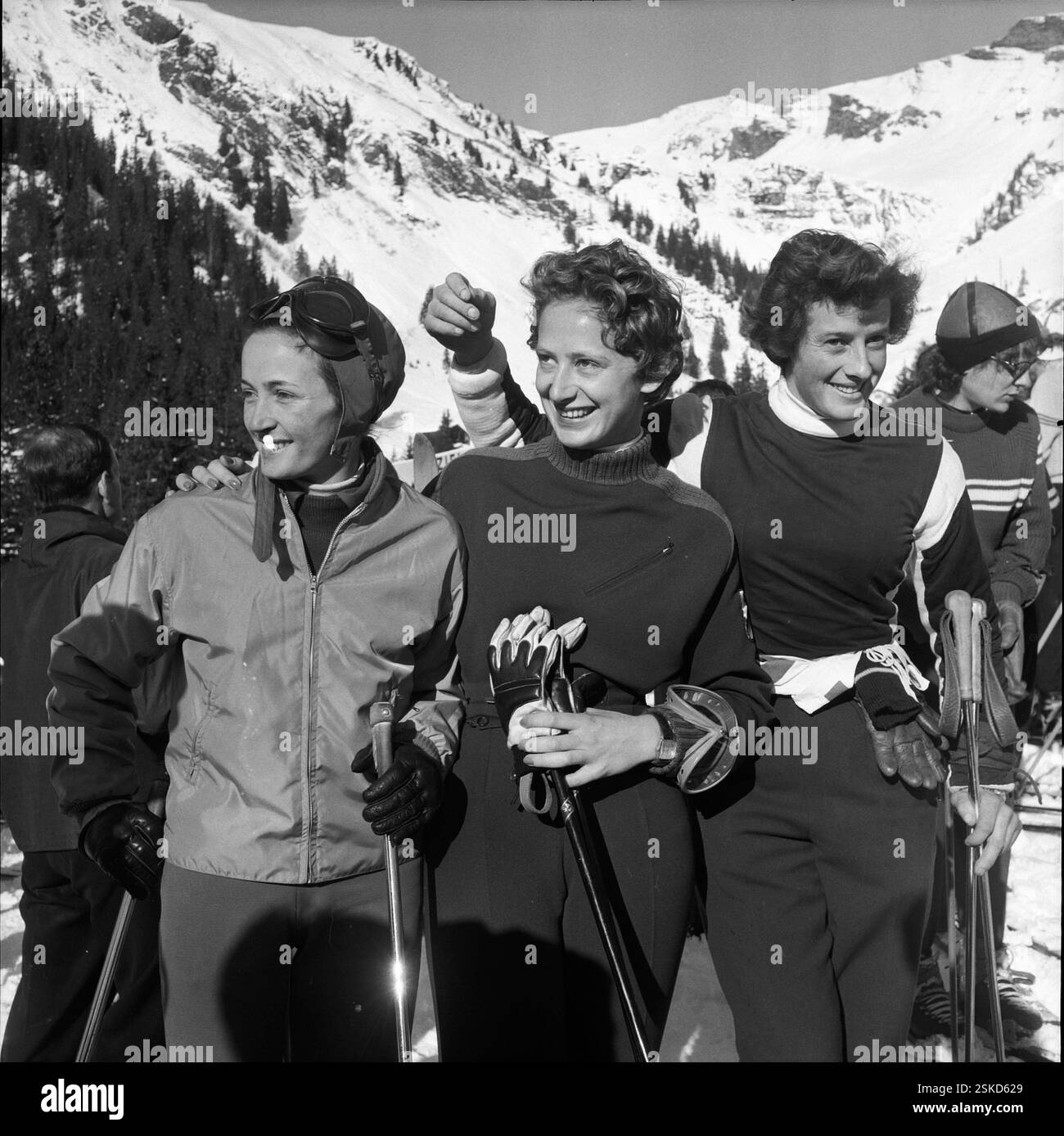 Auf dem Podest: 3. Giuliana Chenal-Minuzzo, 1. Evi Lanig, 2 anni. Madeleine Berthod#sul podio: 3 Giuliana Chenal-Minuzzo, 1 Evi Lanig, 2 Madeleine Berthod--- Coppa del mondo di sci 1955/56, Damen-Riesenslalom Grindelwald 1956#Coppa del mondo di sci 1955/56, slalom gigante femminile Grindelwald 1956- RDB BY DUKAS Foto Stock