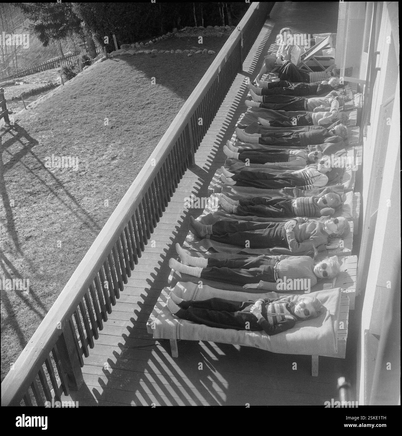 Viermonatiger Aufenthalt für Kinder aus Kattowitz, Lodz und Warschau#quattro mesi di soggiorno per i bambini di Katowice, Lodz e Varsavia---- 32 Polnische Kinder zur Erholung a Gstaad 1959#32 bambini polacchi in recupero a Gstaad 1959- RDB DI DUKAS Foto Stock