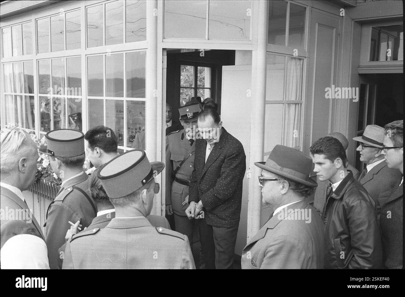 --- Bewaffneter Raubüberfall auf den Bahnhof Matran, Prozess, Augenschein, Tatort 1961#rapina armata alla stazione ferroviaria di Matran, processo, ispezione giudiziaria 1961- RDB DI DUKAS Foto Stock