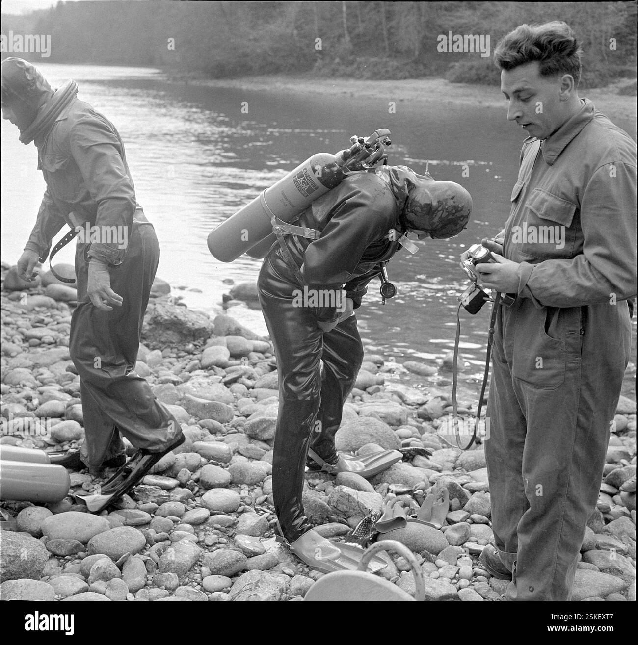 --- Auf Geständnis des Mörders folgende Suche nach der Leiche in der Reuss, 1957#Cerca il corpo nel fiume Reuss dopo la confessione dell'omicidio 1957- RDB DI DUKAS Foto Stock