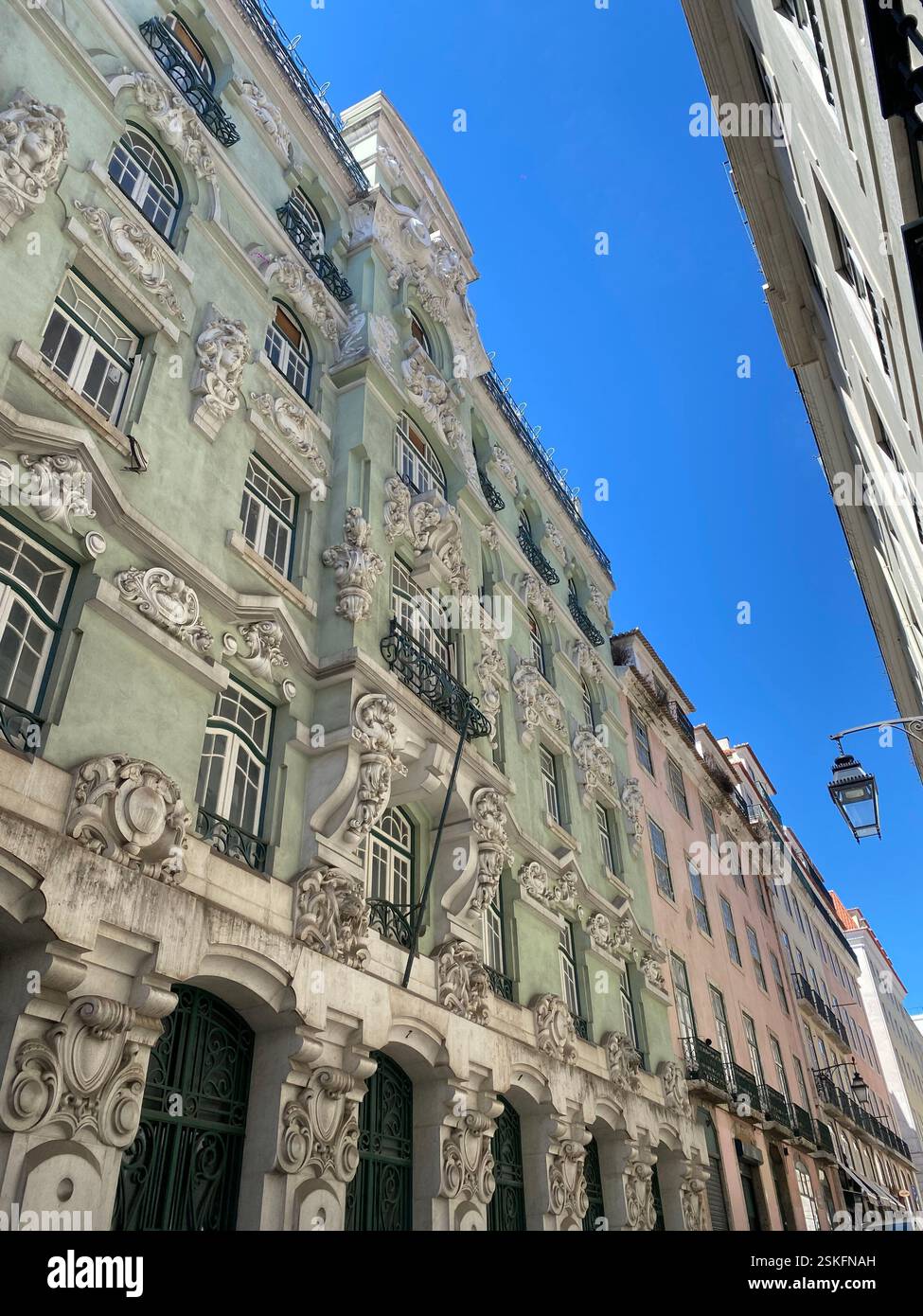 Viaggiando per le strade del Portogallo - Immagine stock catturata con smartphone