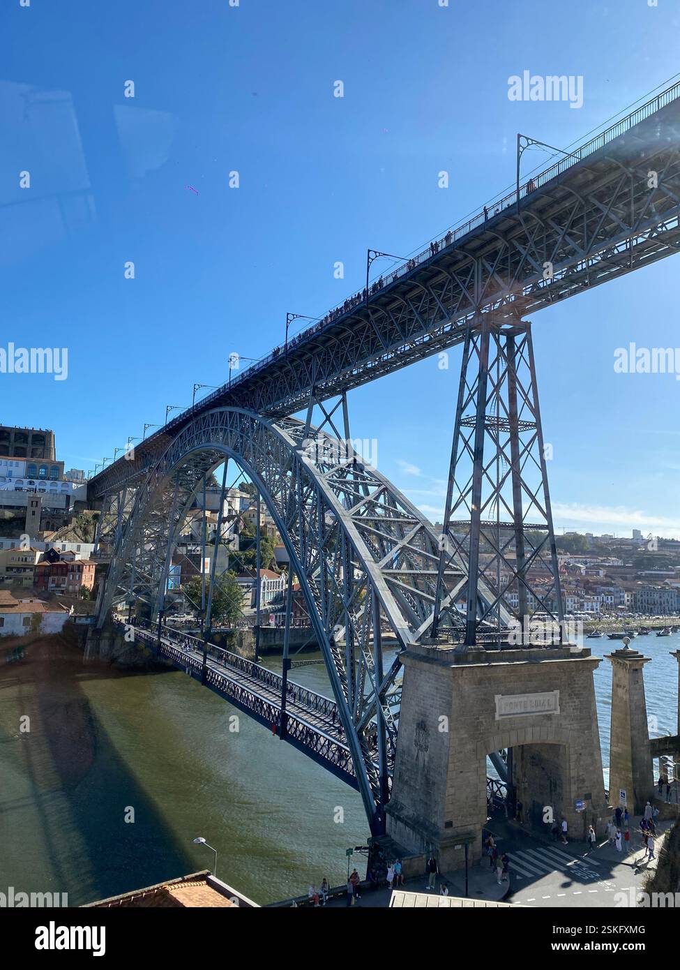 Viaggiando per le strade del Portogallo - Immagine stock catturata con smartphone