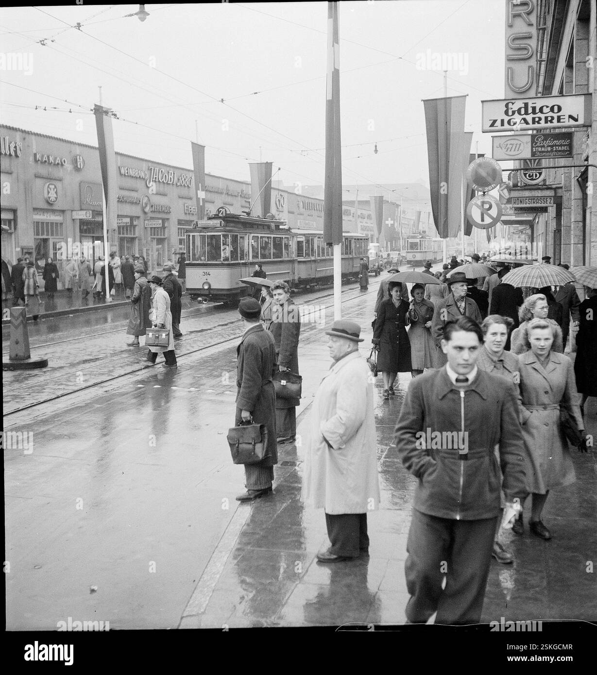 --- Strassenszene a Stoccarda, 1950#scena di strada a Stoccarda, 1950- RDB DI DUKAS Foto Stock