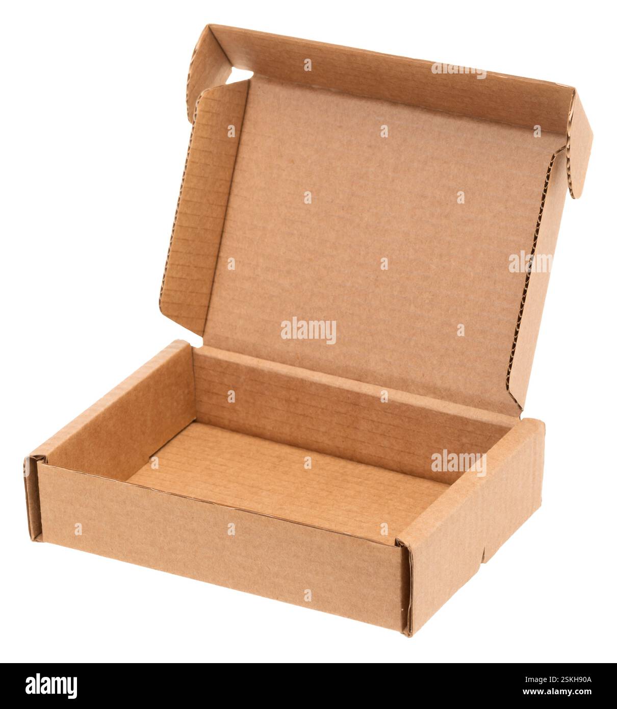Scatola di cartone pieghevole vuota aperta utilizzata per lo stoccaggio lo spostamento o la spedizione isolata su sfondo bianco Foto Stock
