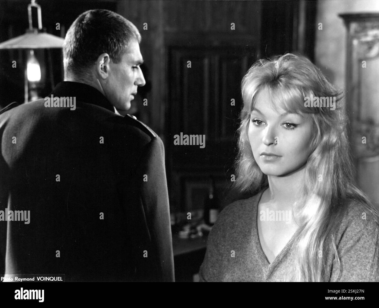 --- Robert Hossein, Marina Vlady in 'la Nuit des Espions' 1959#Robert Hossein, Marina Vlady in 'la Nuit des Espions' 1959- RDB DI DUKAS Foto Stock