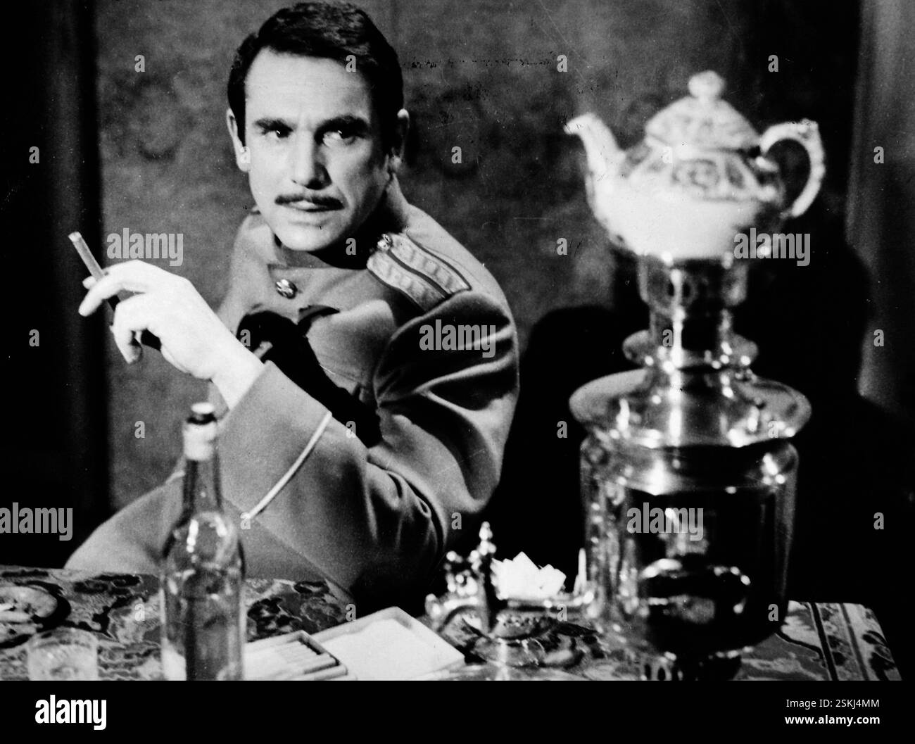 --- Robert Hossein in 'J'ai Tué Raspoutine' 1967#Robert Hossein in 'J'ai Tué Raspoutine' 1967- RDB DI DUKAS Foto Stock