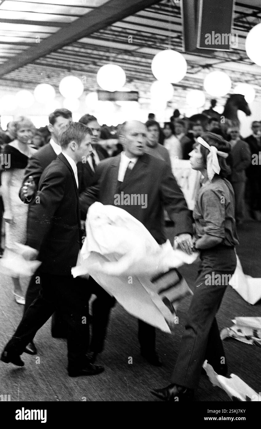--- il gegen di protesta Herbert von Karajan a Lucerna 1969#protesta contro Herbert von Karajan, Lucerna 1969 Foto Stock