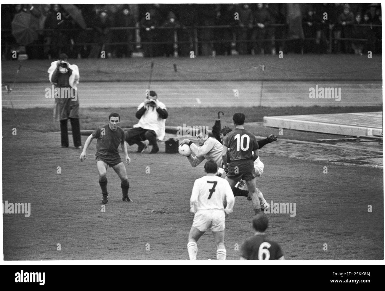 --- NLA 1968/69: FC Zürich - FC Basel; Torhüter Marcel Kunz#NLA 1968/69: FC Zurich - FC Basel; custode Marcel Kunz Foto Stock