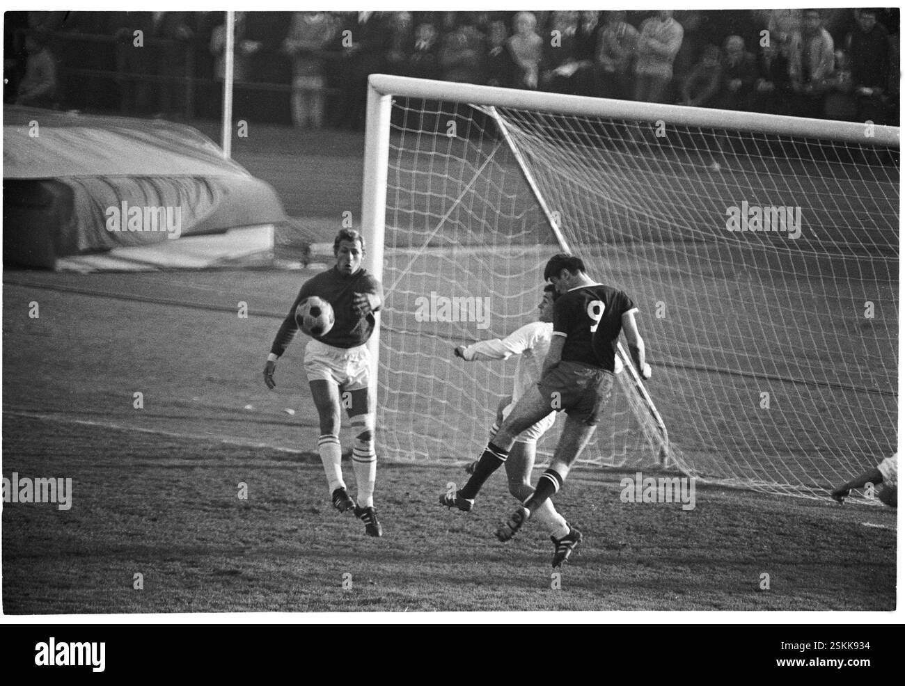 --- NLA 1968/69: FC Zürich - Servette FC; Torhüter Grob#NLA 1968/69: FC Zürich - Servette FC; Keeper Grob Foto Stock