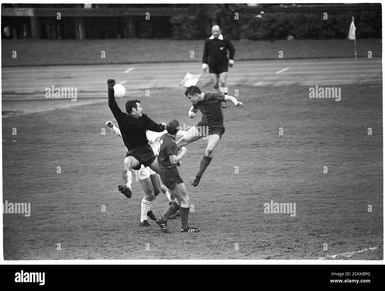--- NLA 1968/69: FC Zürich - FC Basel; Torhüter Othmar Iten#NLA 1968/69: FC Zurich - FC Basel; Custode Othmar Iten Foto Stock