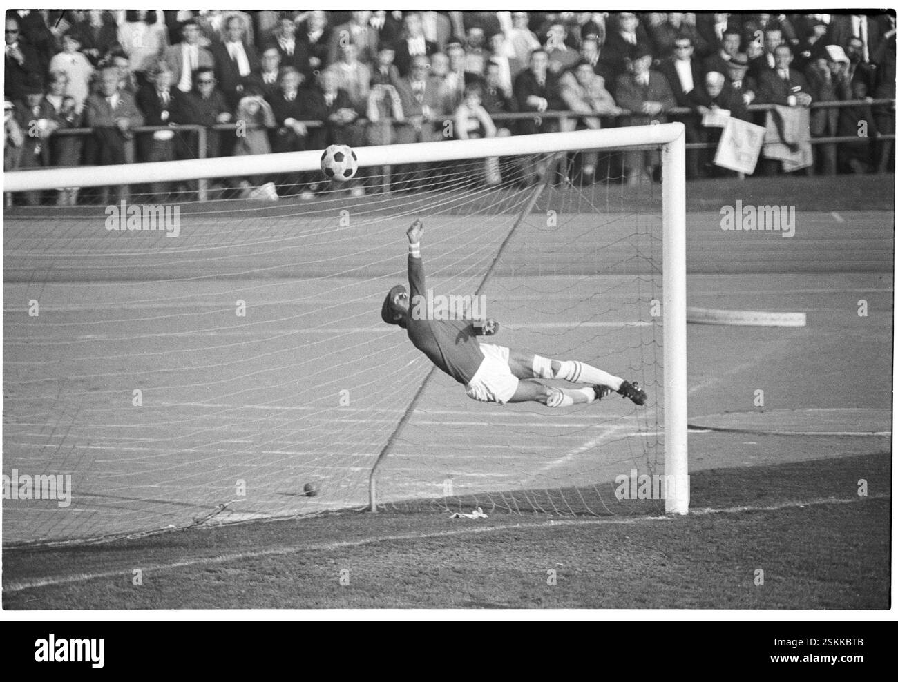 --- NLA 1968/69: FC Zürich - Servette FC; Torhüter Grob#NLA 1968/69: FC Zürich - Servette FC; Keeper Grob Foto Stock