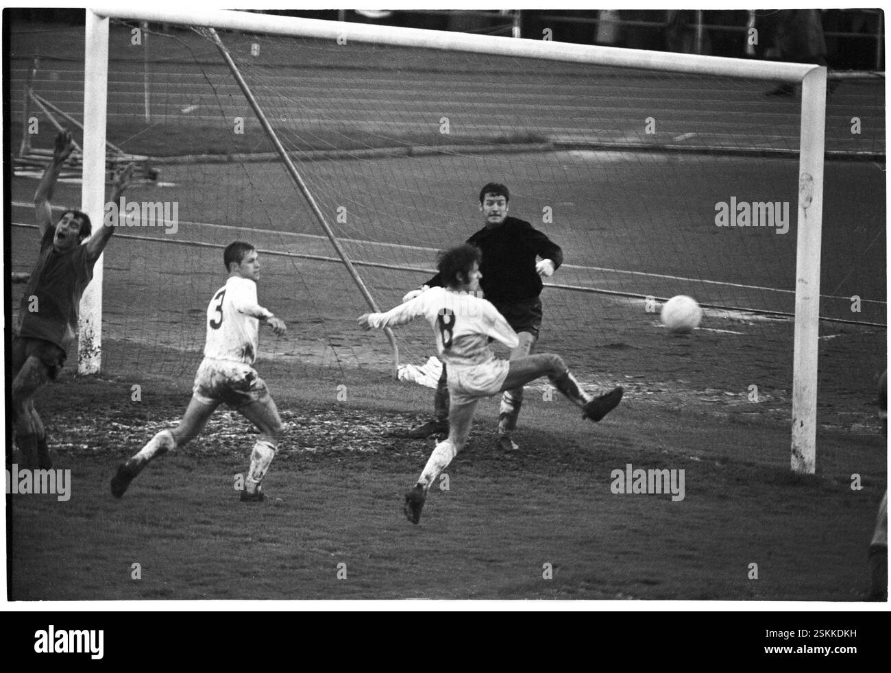 --- NLA 1968/69: FC Zürich - FC Basel; Torhüter Othmar Iten#NLA 1968/69: FC Zurich - FC Basel; Custode Othmar Iten- RDB DI DUKAS Foto Stock