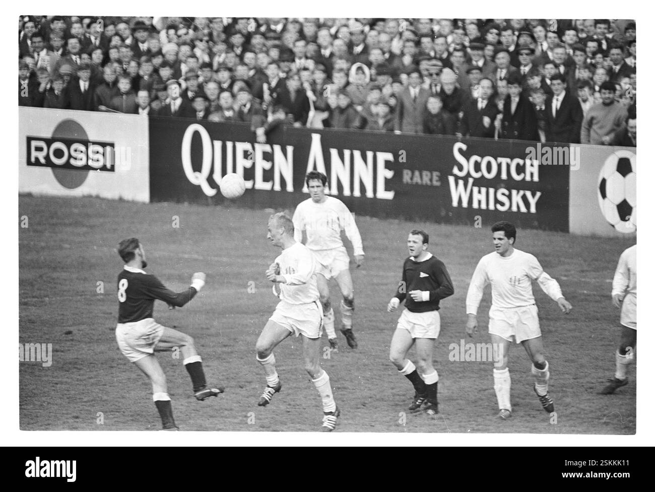 FC Zürich - Servette-Genf 2:0--- Schweizer Cupfinal 1966: FC Zürich - Servette-Genf#Coppa Svizzera finale 1966: FC Zürich - Servette-Genf- RDB BY DUKAS Foto Stock