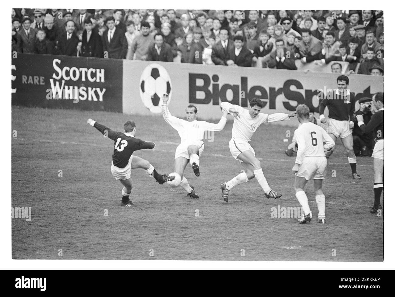 FC Zürich - Servette-Genf 2:0--- Schweizer Cupfinal 1966: FC Zürich - Servette-Genf#Coppa Svizzera finale 1966: FC Zürich - Servette-Genf- RDB BY DUKAS Foto Stock