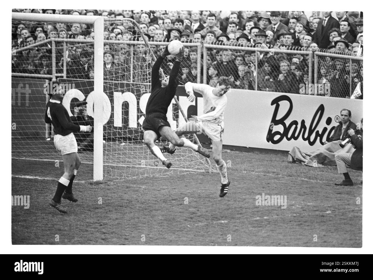 FC Zürich - Servette-Genf 2:0--- Schweizer Cupfinal 1966: FC Zürich - Servette-Genf#Coppa Svizzera finale 1966: FC Zürich - Servette-Genf- RDB BY DUKAS Foto Stock