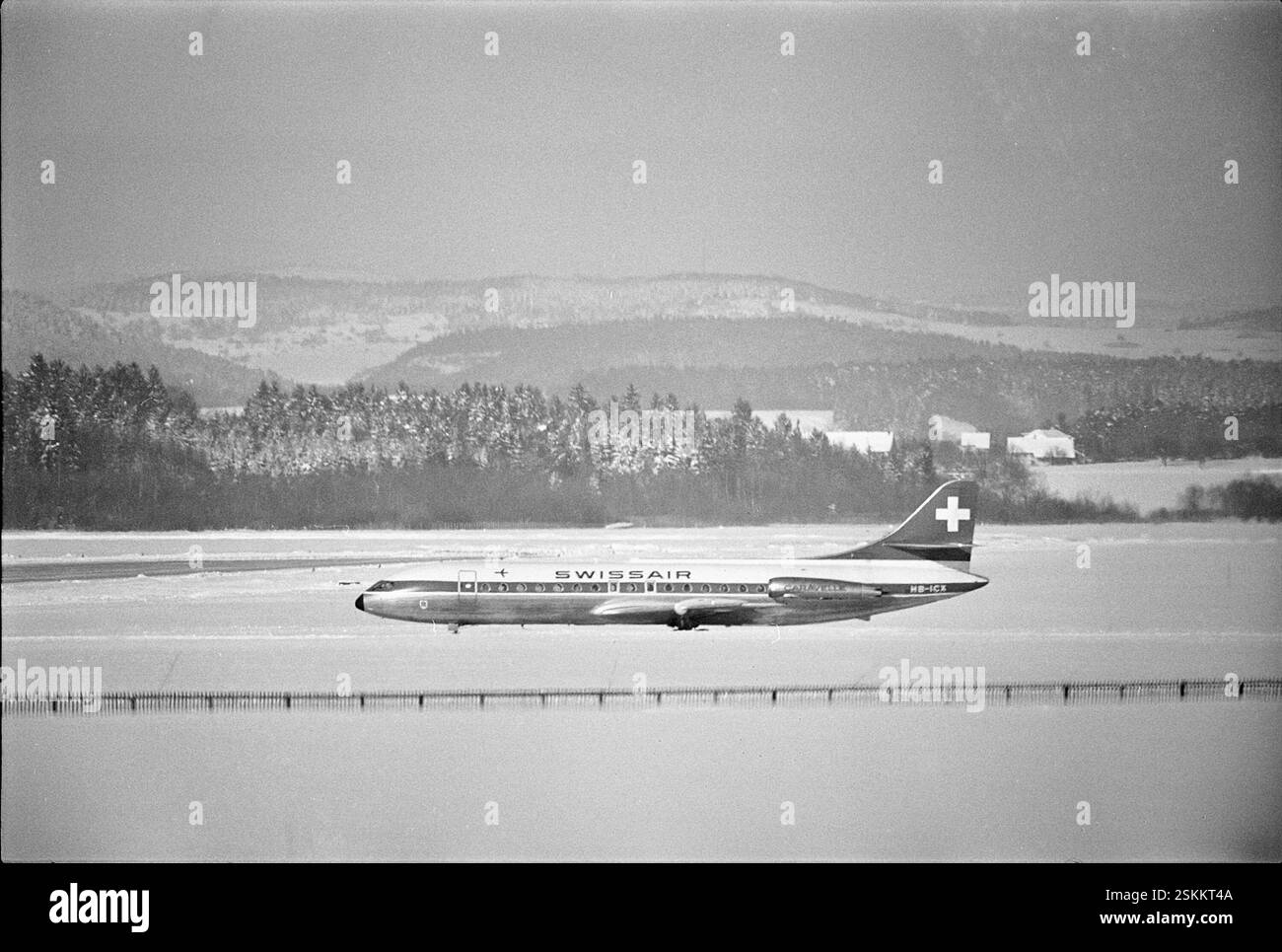 --- Riesige Schneemasse, Flughafen Zürich-Kloten 1968#enorme quantità di neve all'aeroporto di Zurigo-Kloten 1968- RDB DI DUKAS Foto Stock