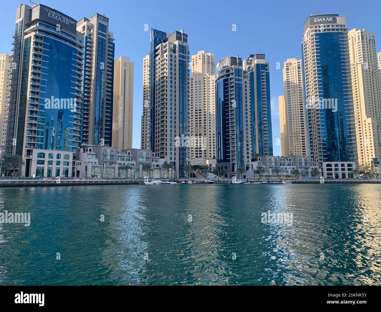Grattacieli a Dubai Marina Foto Stock