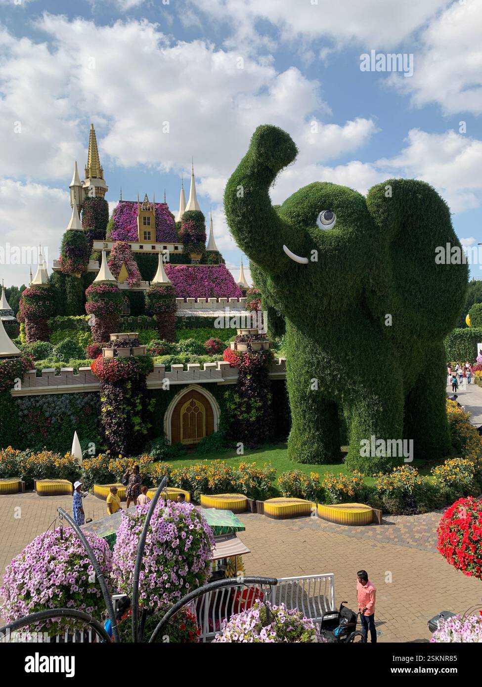 Scultura di elefante al Miracle Garden di Dubai Foto Stock