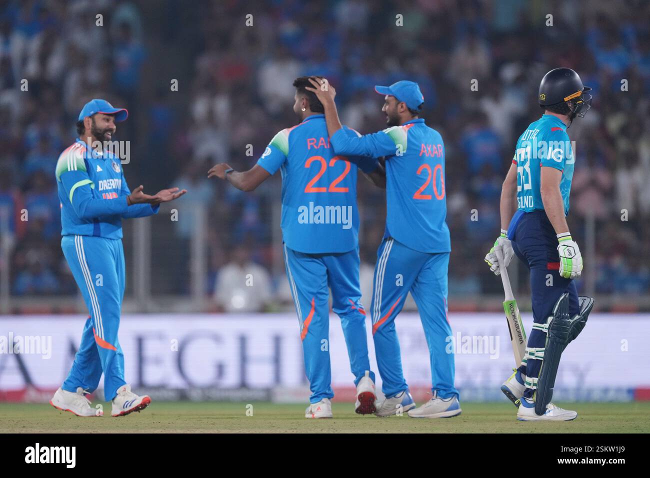 India's Harshit Rana, second from left, celebrates the wicket of England's captain Jos Buttler, right, with his team mates during the third one day international cricket match between India and England in Ahmedabad, India, Wednesday, Feb. 12, 2025. (AP Photo/ Ajit Solanki ) Foto Stock