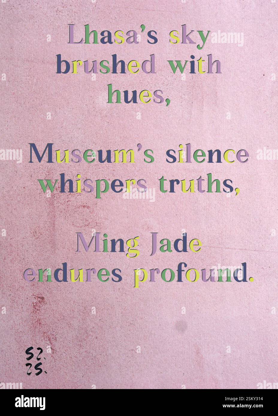 Il cielo di Lhasa, brulicante di sfumature, il silenzio del museo sussurra verità, Ming Jade resiste profondamente. La Gilda degli scrittori d'argento di Nuria del Silencio. Arte di Zsuzsa Szikra. Poetry Art Print, Triplumes è una forma poetica unica ispirata al tradizionale haiku, composta da tre righe che catturano momenti di chiarezza, emozione e approfondimento. Nella nostra collezione abbracciamo la libertà del linguaggio, dove la fusione delle parole e la rimozione dei trattini è più di una scelta stilistica: È un modo per trasmettere unità e vicinanza tra le idee, creando un'espressione fluida e compatta che risuona con i ritmi del mod Foto Stock