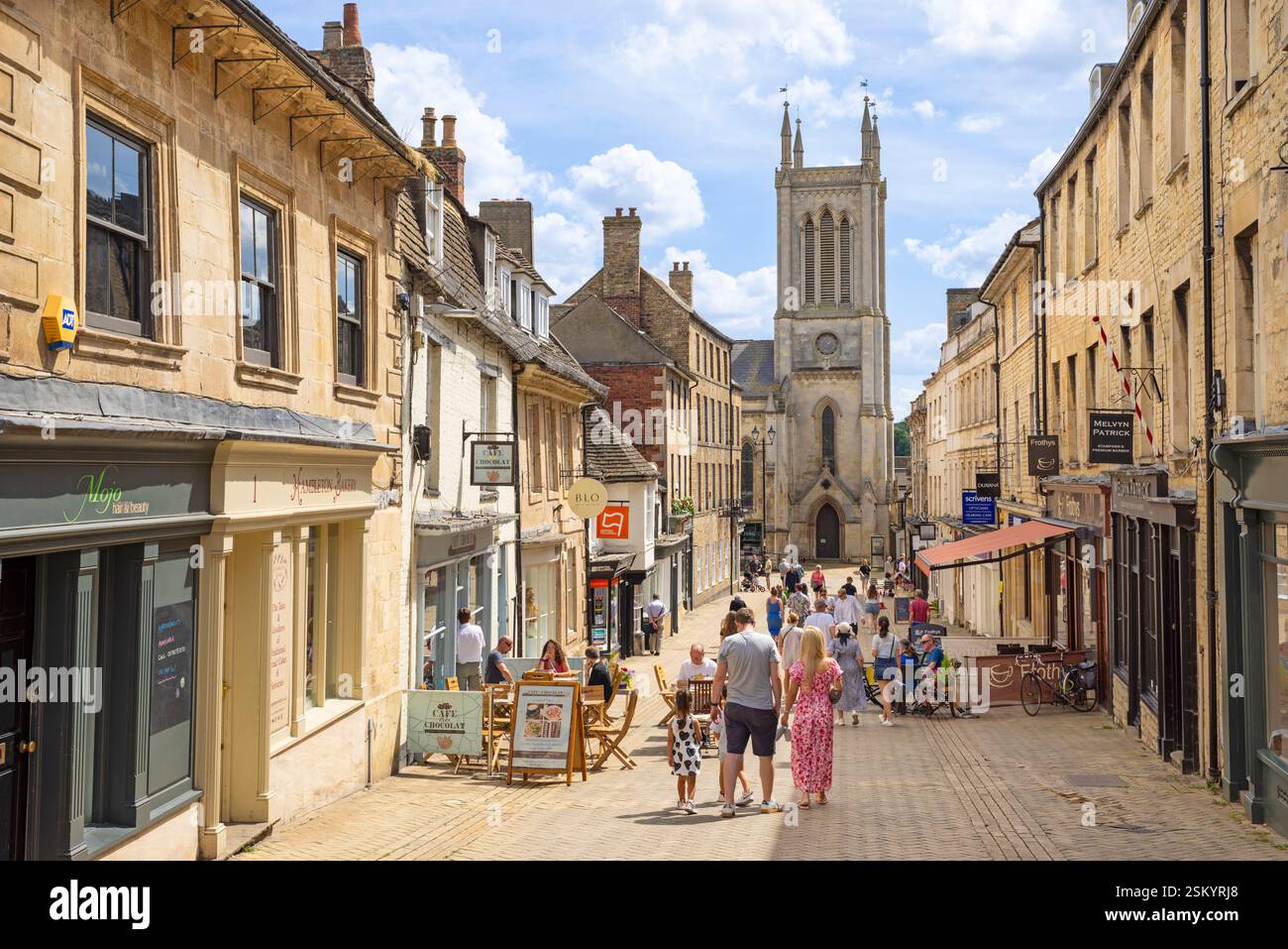 Centro di Stamford, Ironmonger Street, negozi e negozi Stamford Lincolnshire Inghilterra Regno Unito, Europa Foto Stock