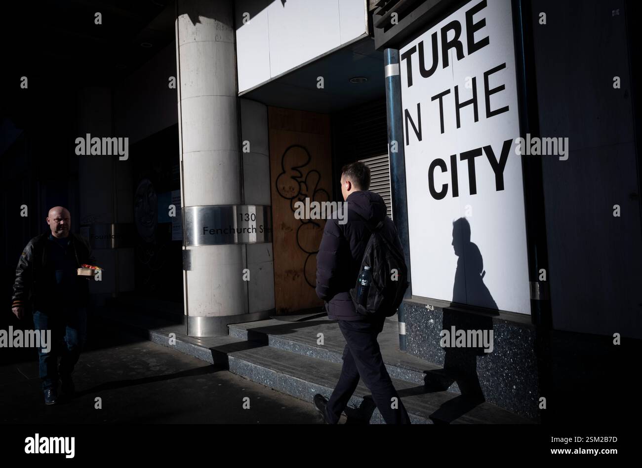 Spazi commerciali ridondanti lungo Fenchurch Street, nel cuore del quartiere finanziario di Londra, mentre l'economia sperimenta una crescita indebolita, l'Inghilterra. Foto Stock