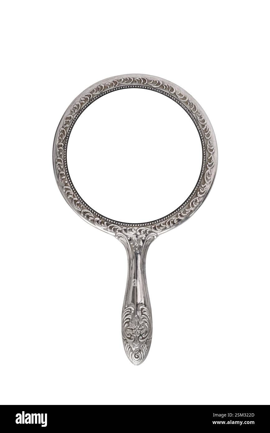 Vecchio specchio rotondo in argento vintage antico con un'apertura isolata sul manico sul bianco Foto Stock