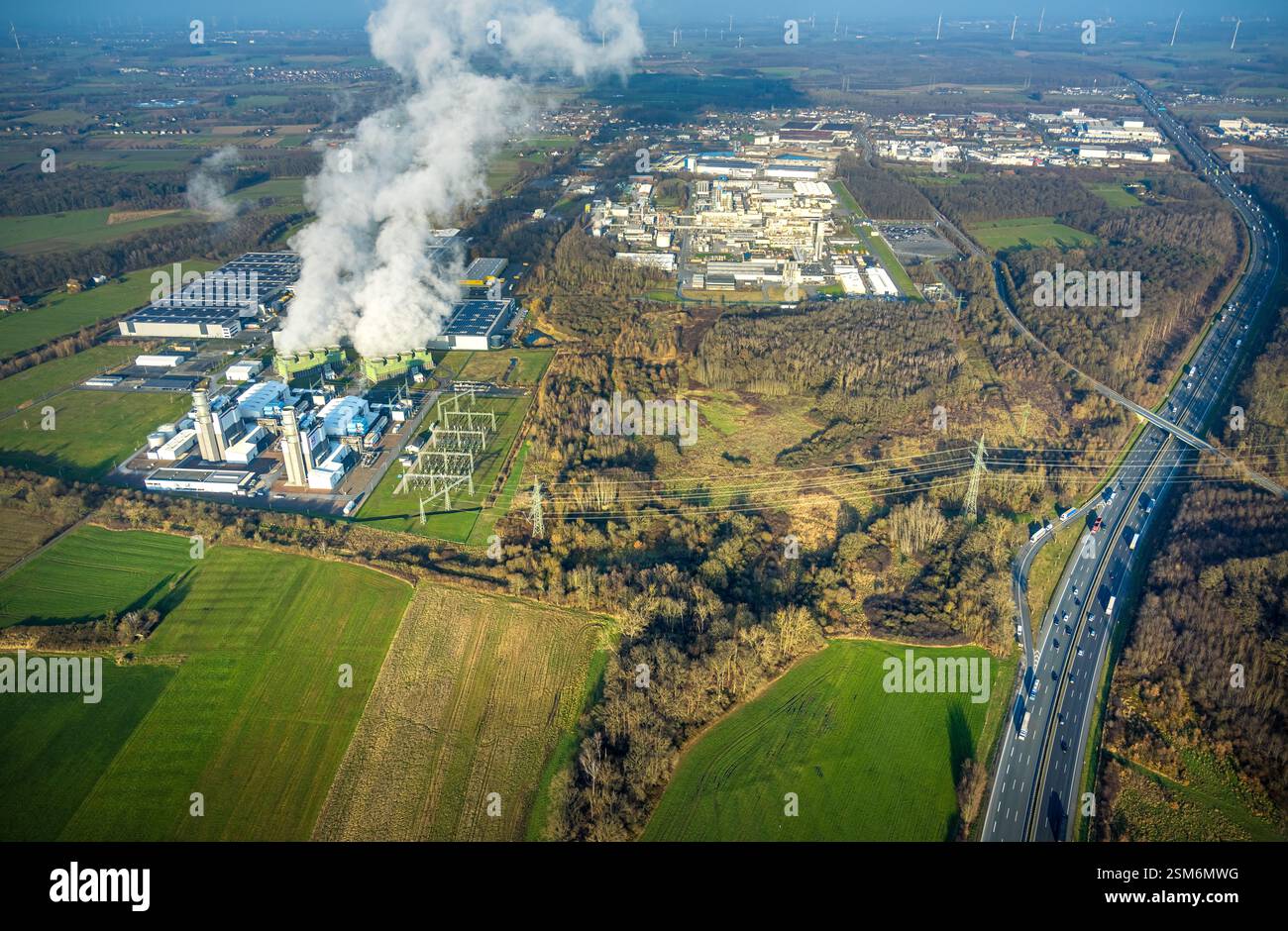 Vista aerea, Trianel Gaskraftwerk Hamm GmbH con nuvole di fumo, impianto celanese Uentrop, autostrada A2, Uentrop, Hamm, zona della Ruhr, Renania settentrionale-Vestfalia, G. Foto Stock