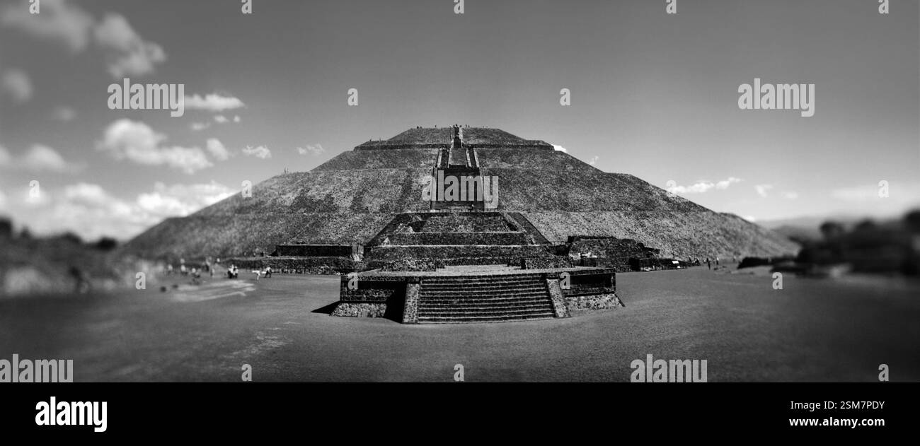 Piramide del Sole nel sito archeologico di Teotihuacan, Valle del Messico, Messico Foto Stock