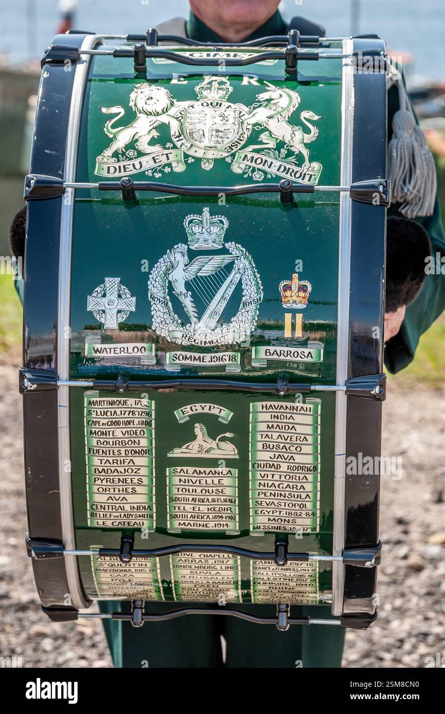 Royal Irish Regiment Bass Drum, Cardiff Bay, Galles, Regno Unito Foto Stock