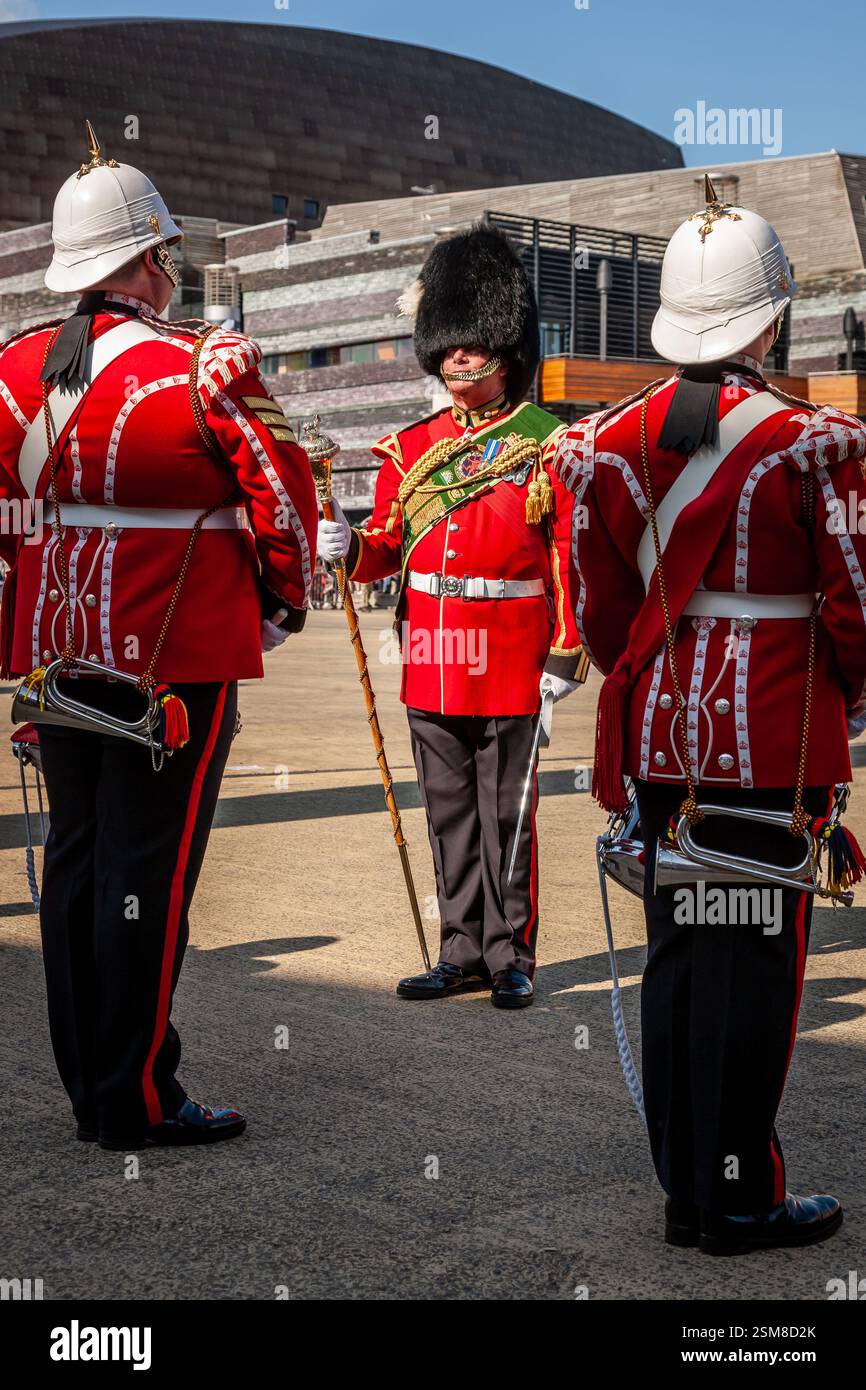 Royal Welsh Drum Major, Cardiff Bay, Galles, Regno Unito Foto Stock
