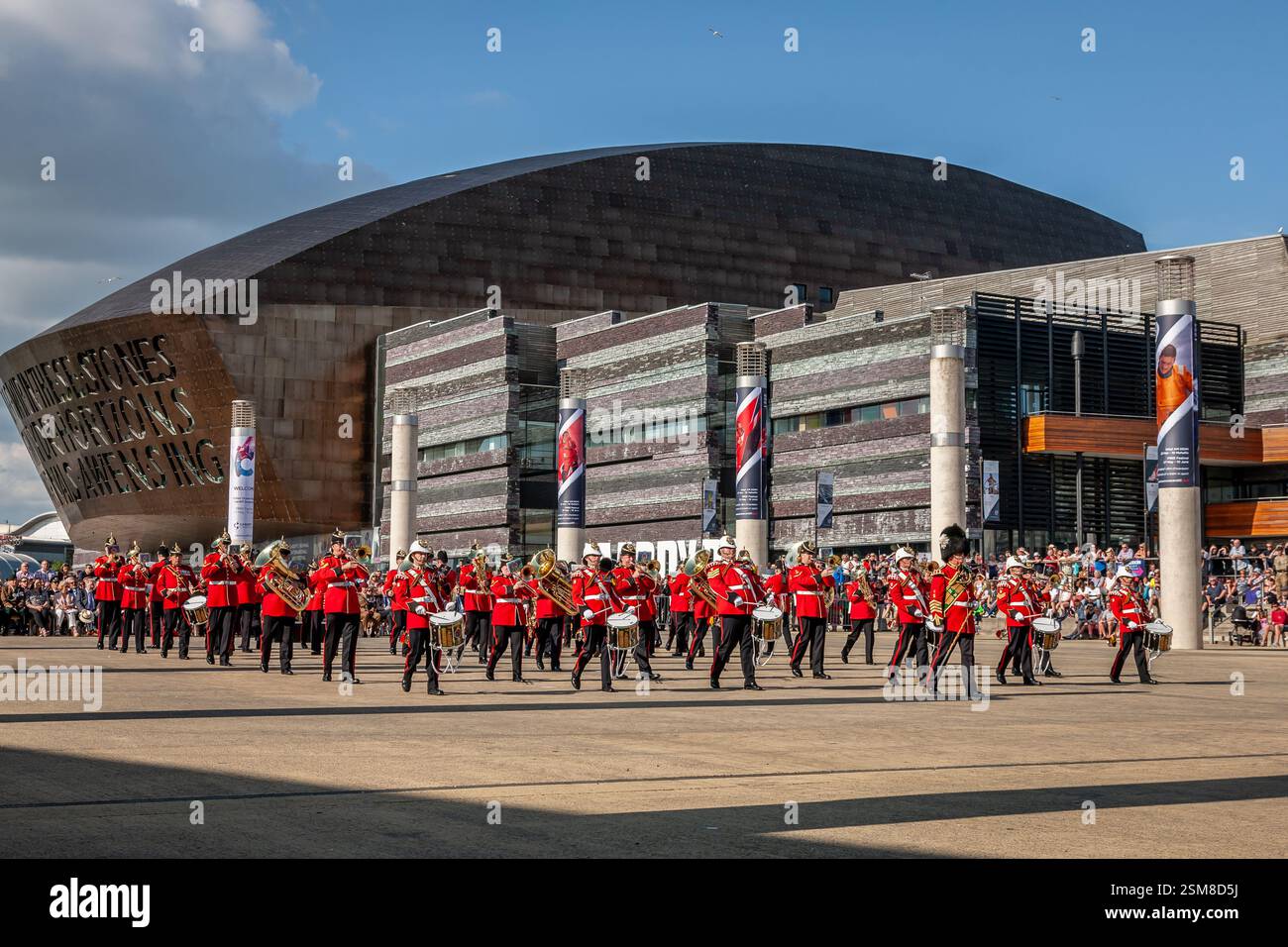 Regimental Band of the Royal Welsh, Roald Dahl Plass, Cardiff Bay, Galles, Regno Unito Foto Stock