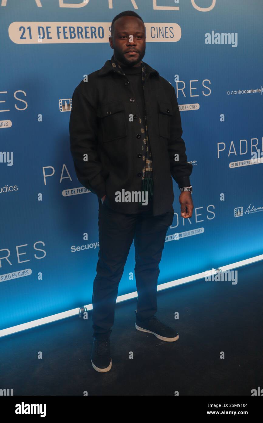Madrid, Spagna, 12 febbraio 2025: L'attore Janick posa per i media durante la premiere Photocall "Padres", il 12 febbraio 2025, al Palacio de la Prensa Cinema, a Madrid, Spagna. Crediti: Alberto Brevers / Alamy Live News. Foto Stock
