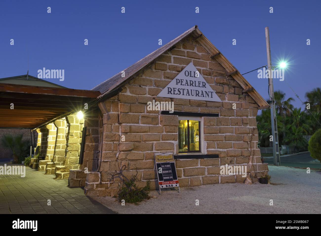 Ristorante The Old Pearler, costruito da Coquina, blocchi di conchiglie calcaree, Denham, Contea di Shark Bay, Stato dell'Australia Occidentale, Australia, Oceania Foto Stock