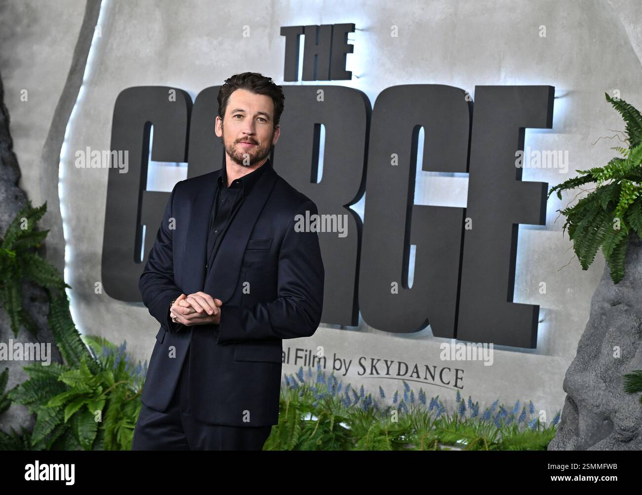 Los Angeles, Stati Uniti. 12 febbraio 2025. Miles Teller arriva alla prima di "The Gorge" tenutasi al Grove il 12 febbraio 2025 a Los Angeles, CA. © LISA OConnor/AFF-USA.com Credit: AFF/Alamy Live News Foto Stock