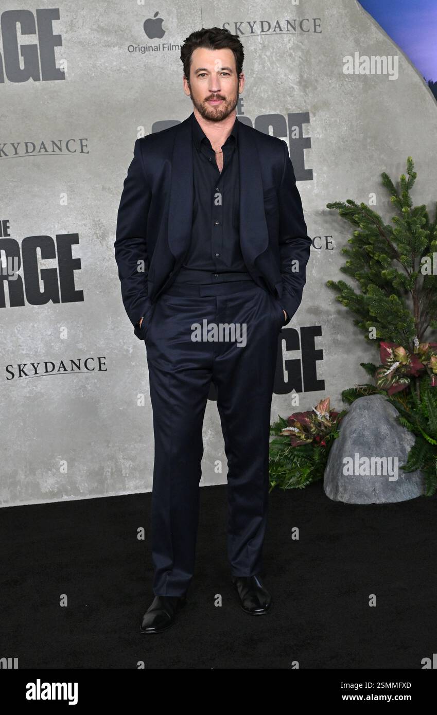 Los Angeles, Stati Uniti. 12 febbraio 2025. Miles Teller arriva alla prima di "The Gorge" tenutasi al Grove il 12 febbraio 2025 a Los Angeles, CA. © LISA OConnor/AFF-USA.com Credit: AFF/Alamy Live News Foto Stock