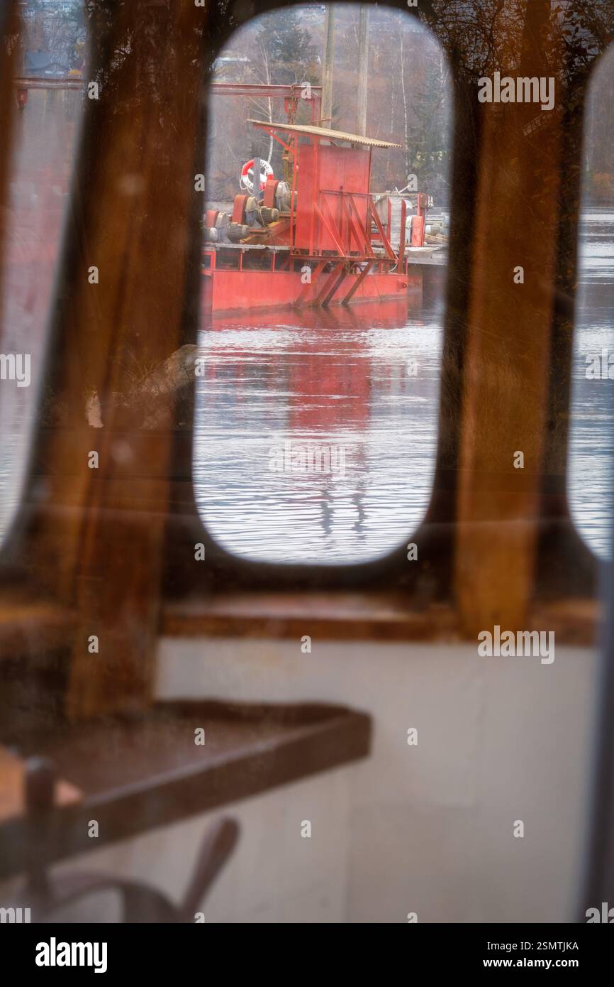 Fetsund Lenser – dove storia e industria incontrano il flusso del fiume. I bracci di legno, i macchinari e i corsi d'acqua raccontano la storia del patrimonio del legno norvegese Foto Stock