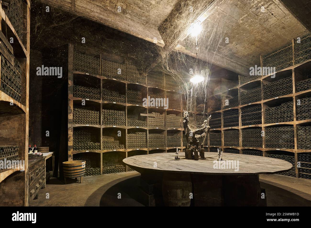 Cimitero, museo del vino di famiglia, presso la cantina R. Lopez de Heredia Vina Tondonia. Haro. La Rioja. Spagna Foto Stock