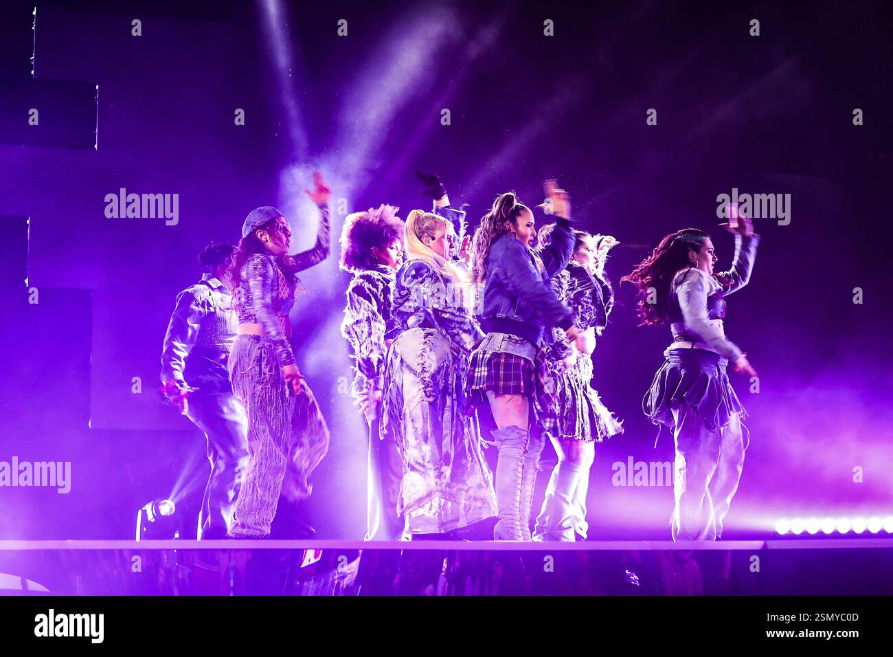 Concerto di musica della cantante italiana - BIGMAMA SANREMO 2025 - SUZUKI STAGE BigMama ospite del Suzuki Stage a Sanremo 2025 durante BIGMAMA SANREMO 2025 - SUZUKI STAGE, Concerto di musica della cantante italiana a SANREMO, Italia, 12 febbraio 2025 FESTIVAL DI SANREMO 2025 - ENI CARPET Italia Copyright: XRenataxRoattinox/xLiveMediax LPM 1728476 Foto Stock