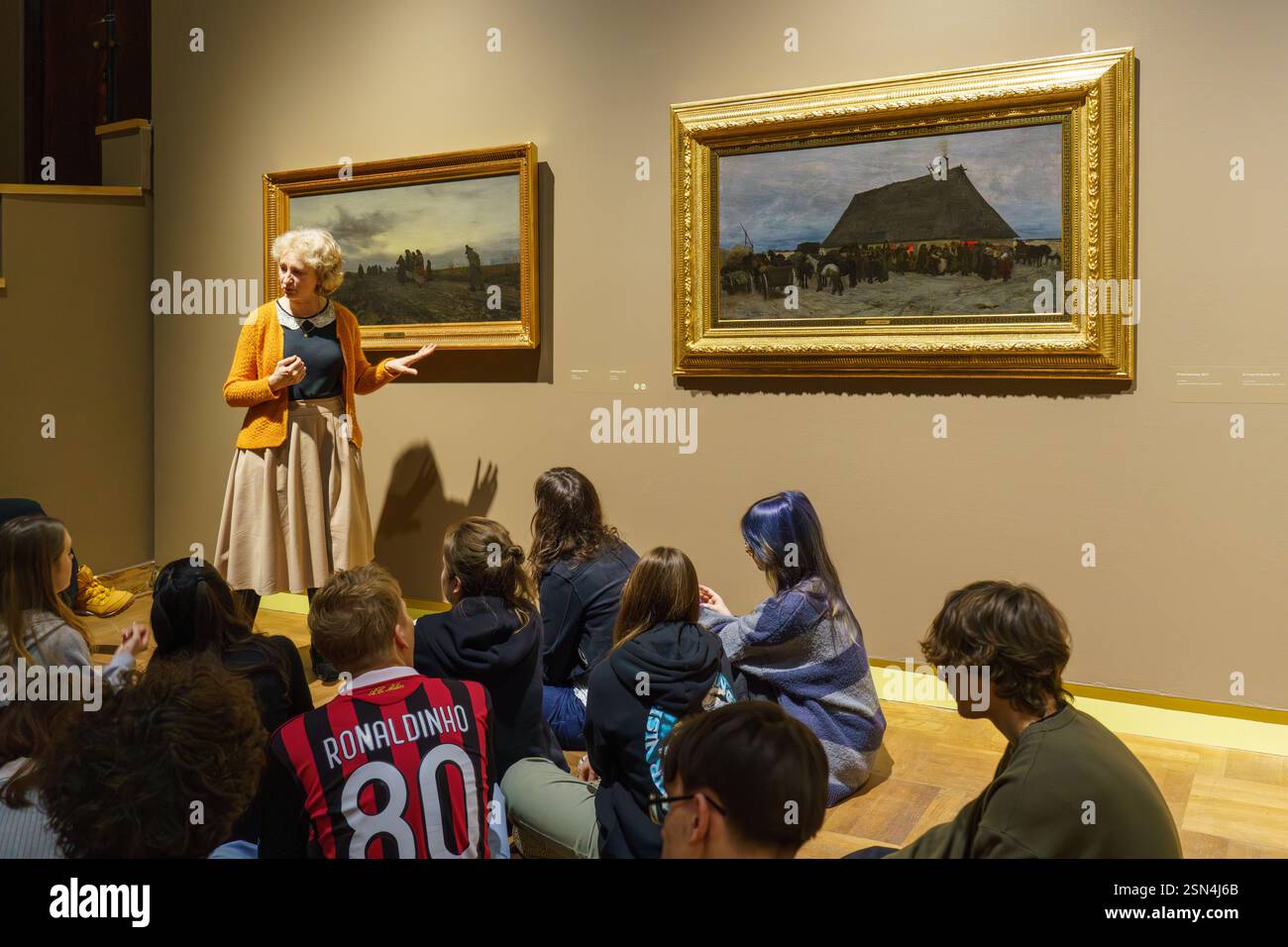 Dipinti di Józef Chełmoński in una mostra tempraria al Museo Nazionale di Varsavia. Muzeum Narodowe - Warszawa. Lezione d'arte a scuola. Foto Stock