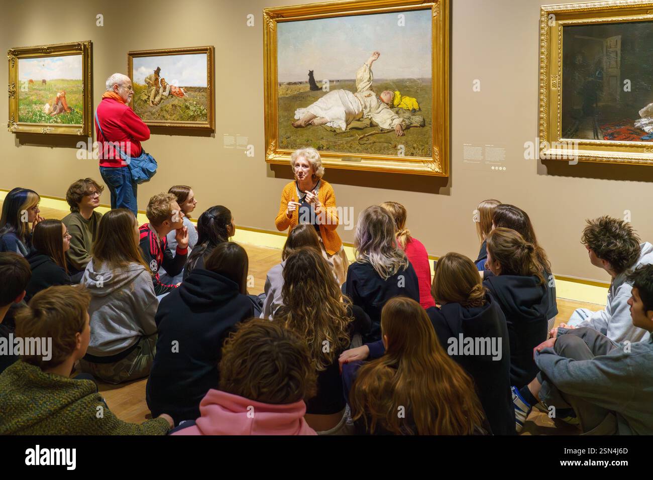 Dipinti di Józef Chełmoński in una mostra tempraria al Museo Nazionale di Varsavia. Muzeum Narodowe - Warszawa. Lezione d'arte a scuola. Foto Stock