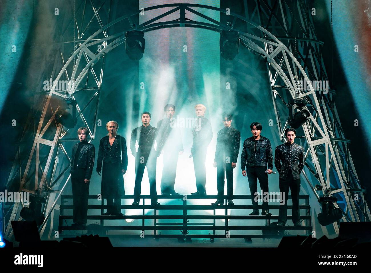 Milano, Italia. 20 gennaio 2025. Il boy Group K-Pop ATEEZ si esibisce all'Unipol Forum per il loro Towards the Light: Will to Power 2025 Europe Tour Foto Stock