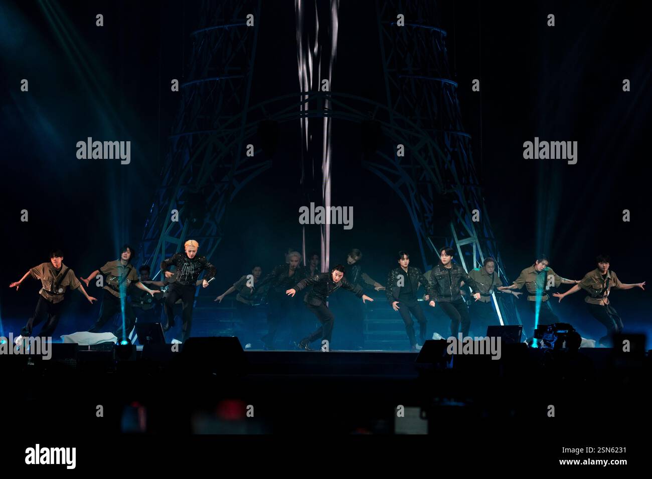 Milano, Italia. 20 gennaio 2025. Il boy Group K-Pop ATEEZ si esibisce all'Unipol Forum per il loro Towards the Light: Will to Power 2025 Europe Tour Foto Stock