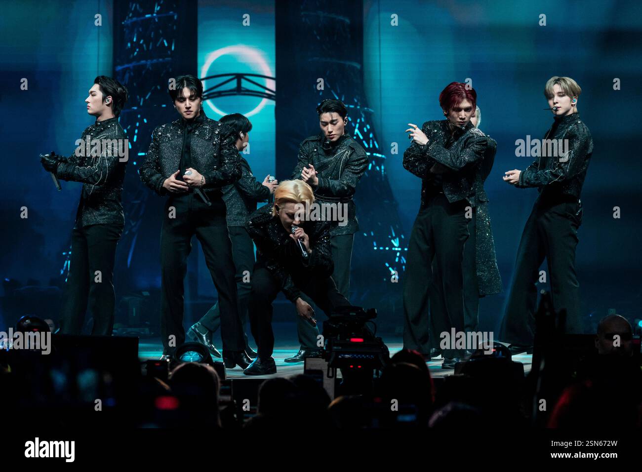 Milano, Italia. 20 gennaio 2025. Il boy Group K-Pop ATEEZ si esibisce all'Unipol Forum per il loro Towards the Light: Will to Power 2025 Europe Tour Foto Stock